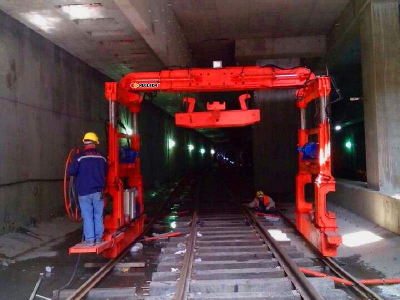 Subway track laying machine